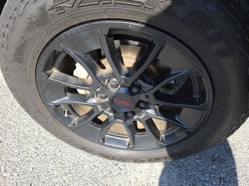 Used 2022 Toyota Tundra SR5 w/ Convenience Package image 11