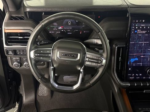 Used 2025 GMC Yukon Denali AWD/4WD image 12