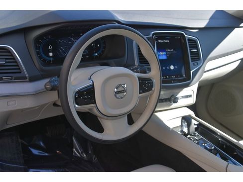 Used 2024 Volvo XC90 B5 Core w/ Protection Package Premier image 12