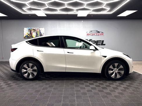 Used 2023 Tesla Model Y Long Range AWD/4WD image 17