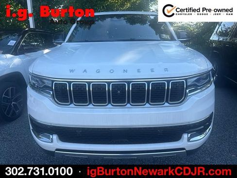 Used 2024 Jeep Wagoneer Series III w/ Premium Group I AWD/4WD image 4