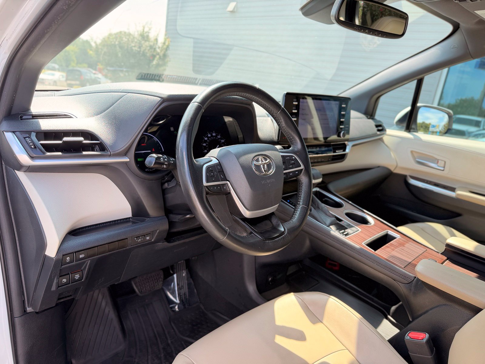 Used 2021 Toyota Sienna XLE FWD image 17