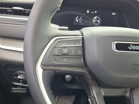 New 2025 Jeep Grand Cherokee Limited w/ Luxury Tech Group II image 33