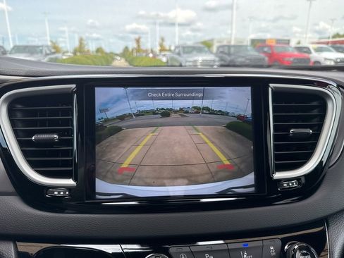 New 2026 Chrysler Voyager LX image 17