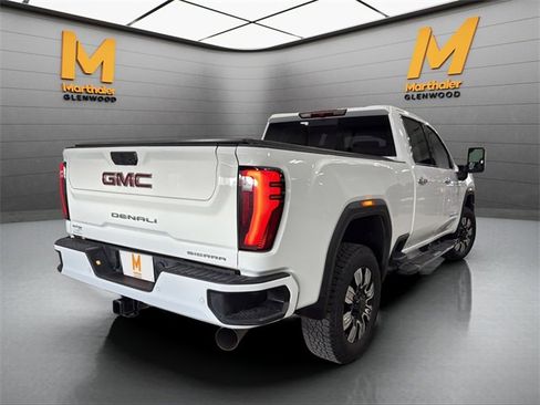 Used 2024 GMC Sierra 3500 Denali image 9