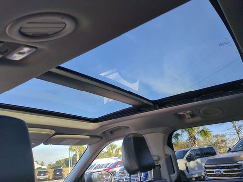 Used 2022 Ford Explorer XLT w/ Equipment Group 202A image 22