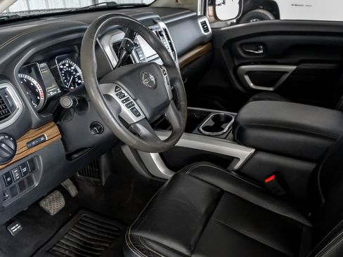 Used 2017 Nissan Titan SL AWD/4WD image 14
