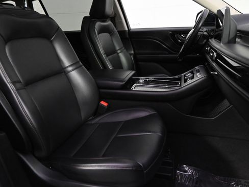 Used 2023 Lincoln Aviator Standard w/ Premium Package image 16