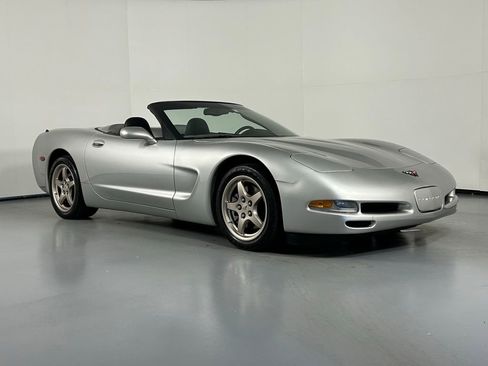 Used 2004 Chevrolet Corvette Convertible w/ Preferred Equipment Group RWD image 1