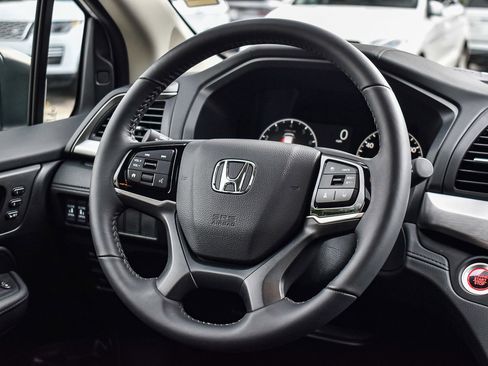 Used 2025 Honda Odyssey EX-L image 16