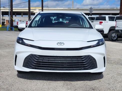 Used 2025 Toyota Camry LE image 2