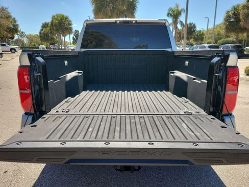 Used 2025 Toyota Tacoma TRD Sport image 8