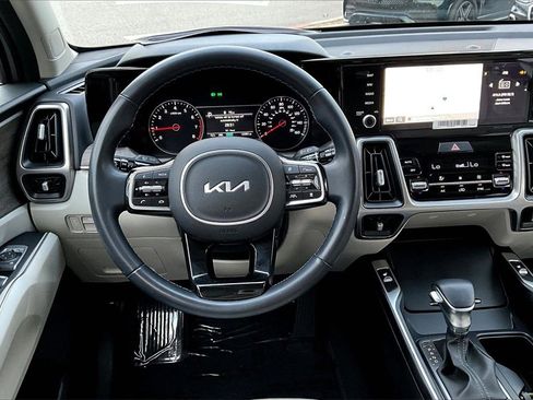 Certified 2023 Kia Sorento EX image 7
