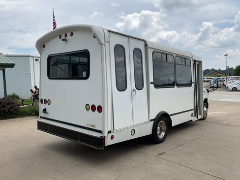 Used 2013 Ford E-350 and Econoline 350 Super Duty w/ Shuttle Bus Prep Pkg image 10
