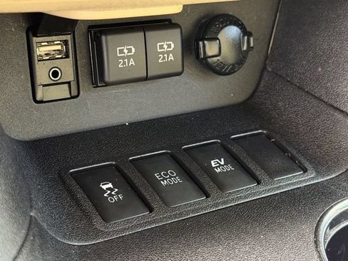 Used 2019 Toyota Highlander XLE AWD/4WD image 19