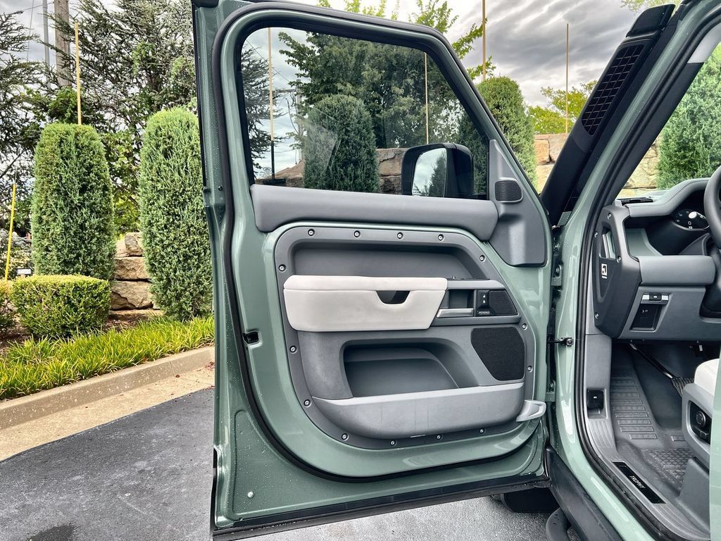 New 2026 Land Rover Defender 110 AWD/4WD image 17