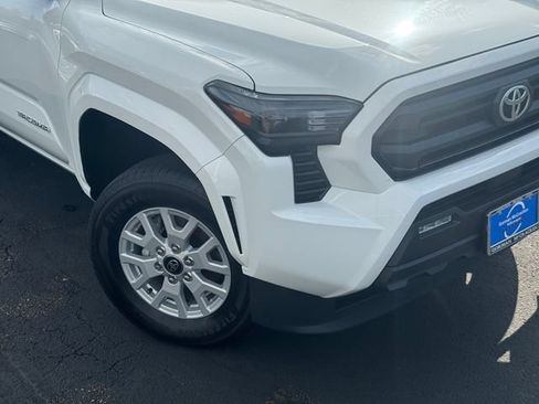 Used 2024 Toyota Tacoma SR5 AWD/4WD image 3