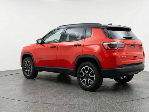 Used 2025 Jeep Compass Trailhawk w/ Trailer Tow Group AWD/4WD image 6
