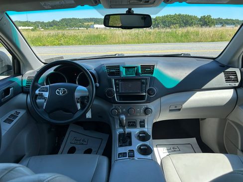 Used 2013 Toyota Highlander SE AWD/4WD image 15