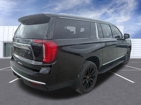 Used 2022 GMC Yukon XL SLT w/ SLT Luxury Package image 3