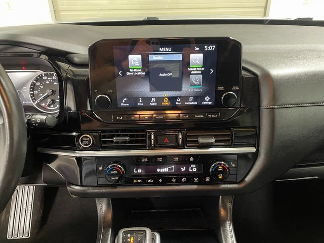 Used 2024 Nissan Pathfinder SL w/ Black Appearance Package AWD/4WD image 16