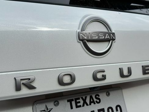 Used 2025 Nissan Rogue SV AWD/4WD image 11