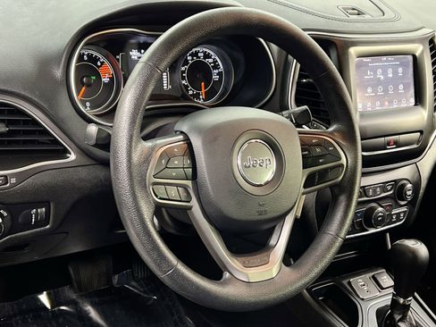 Used 2019 Jeep Cherokee Latitude w/ Popular Appearance Group image 20