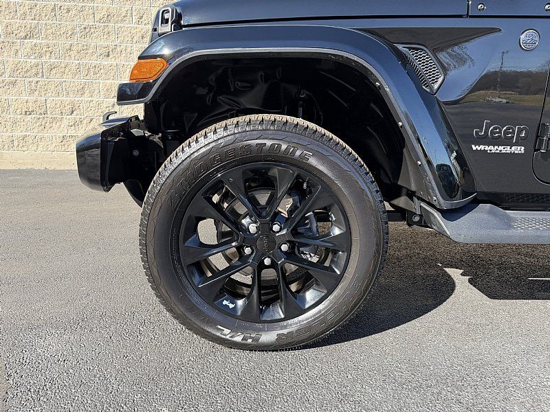 Used 2022 Jeep Wrangler Unlimited Sahara AWD/4WD image 5