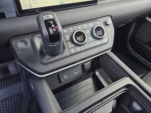 Certified 2024 Land Rover Defender 110 SE AWD/4WD image 23