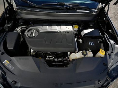 Used 2019 Jeep Cherokee Trailhawk w/ Cold Weather Group image 19