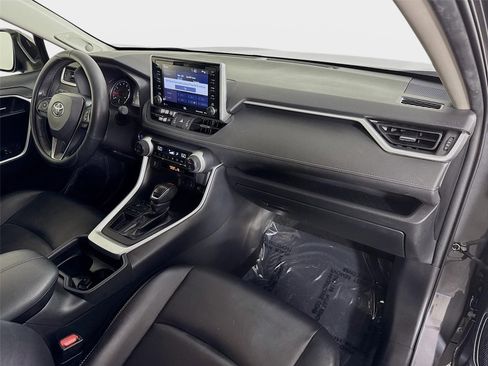 Used 2019 Toyota RAV4 XLE Premium FWD image 29