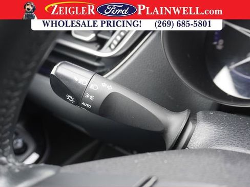 Used 2022 Toyota C-HR XLE image 21