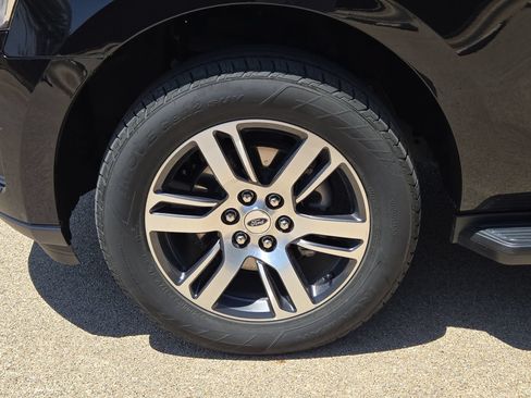 Used 2024 Ford Expedition Max Limited AWD/4WD image 11