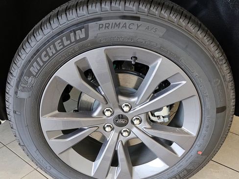 New 2025 Ford Explorer Active w/ Active Comfort Package image 8