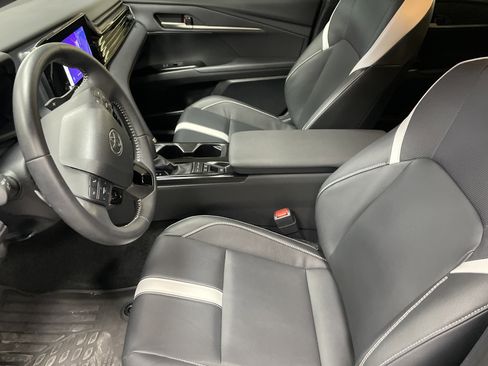 Used 2025 Toyota Camry SE image 21