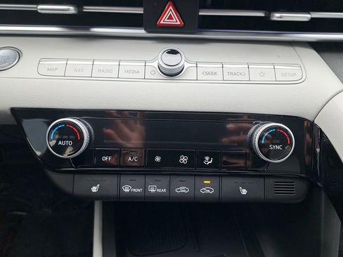 Used 2026 Hyundai Elantra Limited FWD image 21