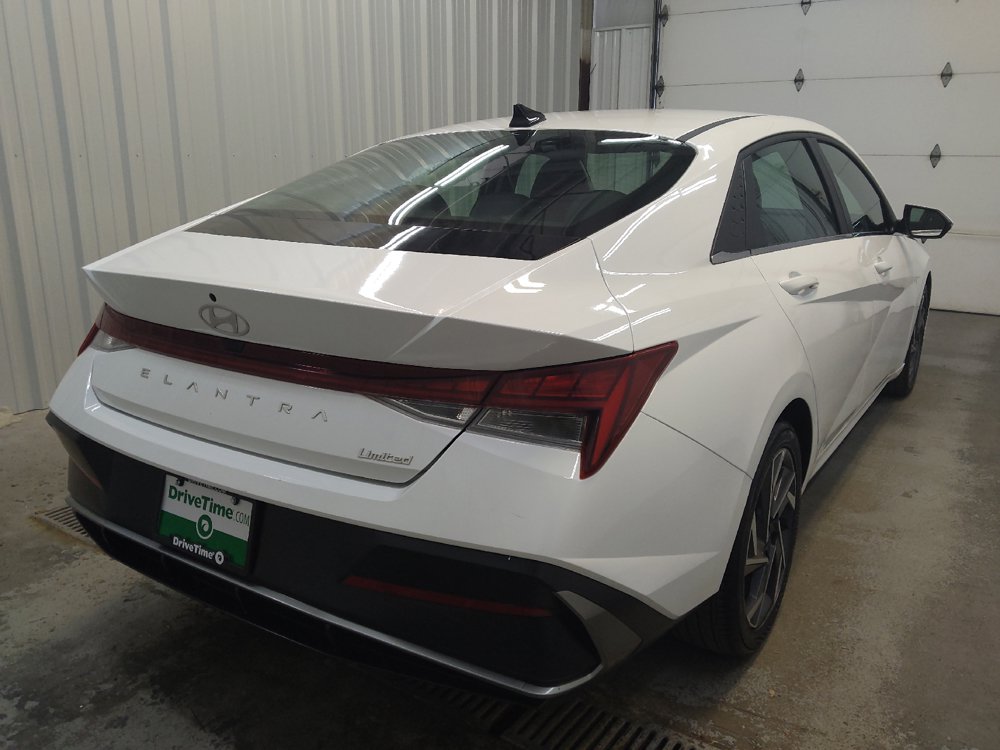 Used 2025 Hyundai Elantra Limited FWD image 9