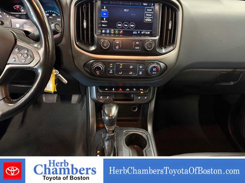 Used 2022 Chevrolet Colorado Z71 AWD/4WD image 17