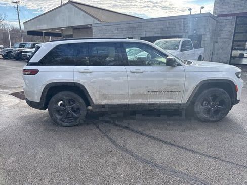 Certified 2023 Jeep Grand Cherokee Altitude image 6