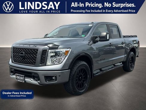 Used 2018 Nissan Titan PRO-4X w/ Pro-4x Convenience Package AWD/4WD image 4