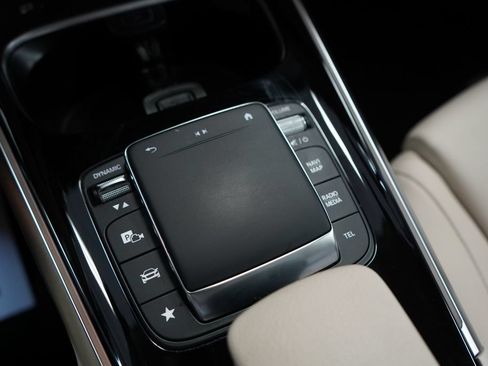 Used 2023 Mercedes-Benz GLB 250 4MATIC image 40