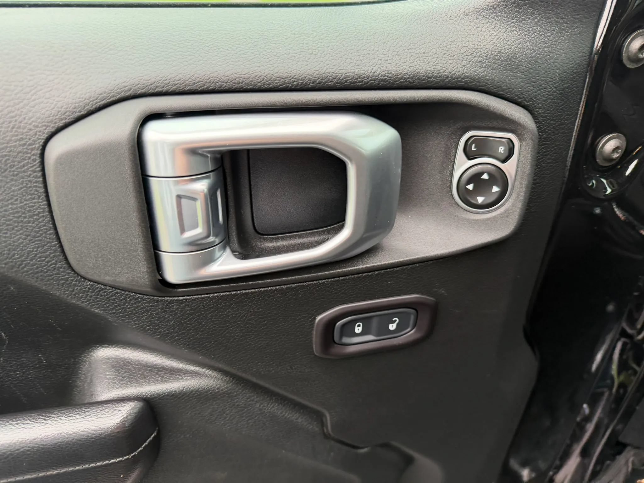 Used 2020 Jeep Wrangler Sport AWD/4WD image 13