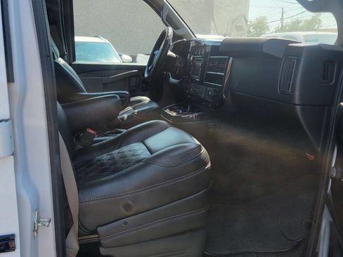 Used 2021 GMC Savana 2500 w/ Enhanced Convenience Package image 13