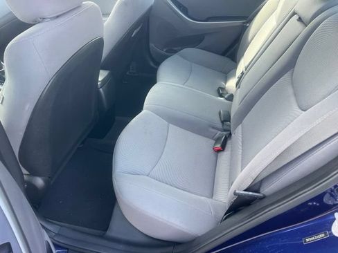 Used 2014 Hyundai Elantra SE w/ Option Group 02 FWD image 3