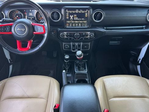 Used 2018 Jeep Wrangler Unlimited Sahara AWD/4WD image 16
