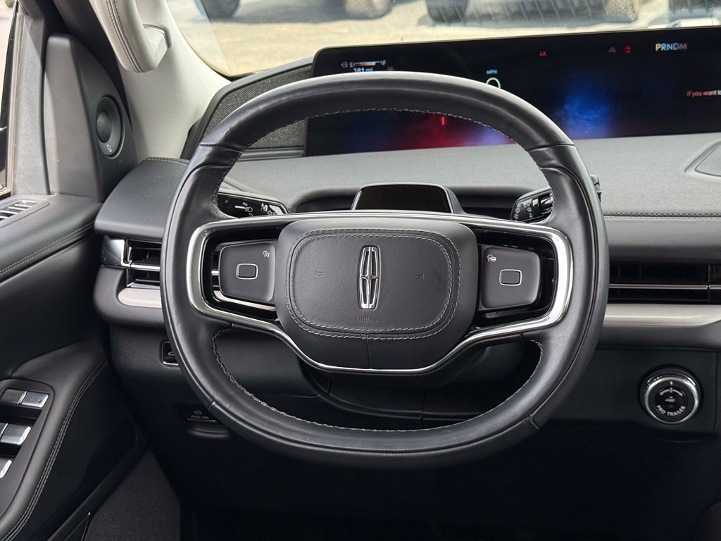 Used 2025 Lincoln Navigator L Reserve AWD/4WD image 7