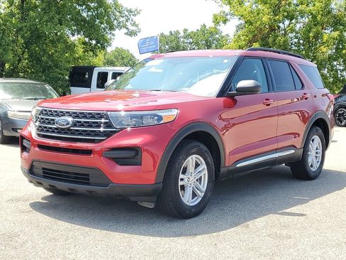 Certified 2024 Ford Explorer XLT AWD/4WD image 2