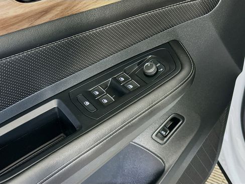 Used 2025 Volkswagen Atlas SE image 15