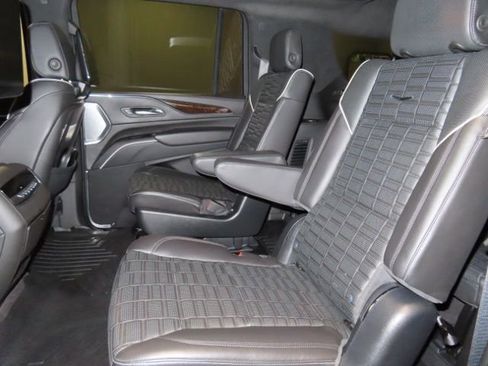 Certified 2023 Cadillac Escalade ESV Sport Platinum w/ LPO, ONYX Package image 19