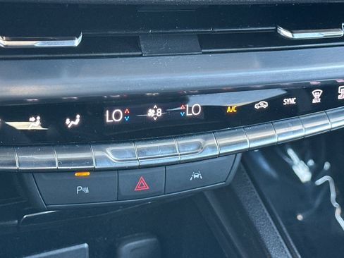 Used 2024 Cadillac XT4 Premium Luxury image 31